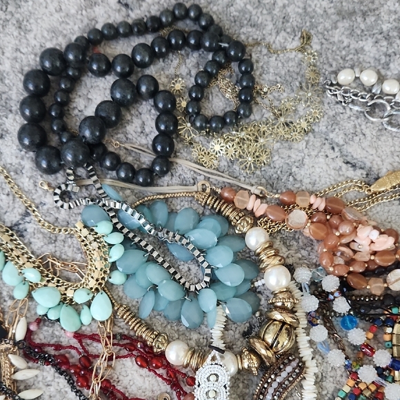 5 Lbs Of Necklaces - Picture 3 of 7